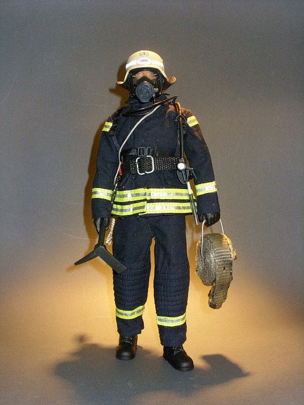 Sammelfigur Feuerwehrmann Firefighter Figur Ost Berlin 1985 1:32 7 cm Metall 